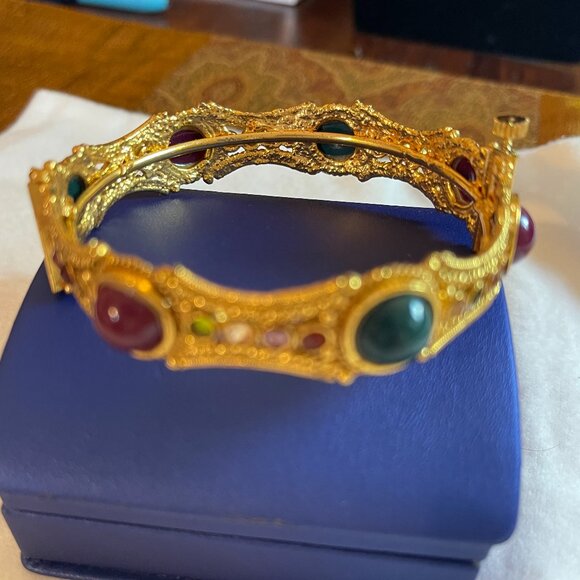 Indian gold-toned hinged bangle with crystals and green/red stones, screw close - Picture 2 of 13